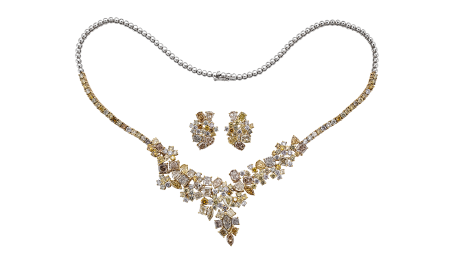 DS814 | Handmade. Two-colour 18ct Gold. A Necklace with Earrings en Suite, set with Harlequin Diamonds (Total: 37.62cts)