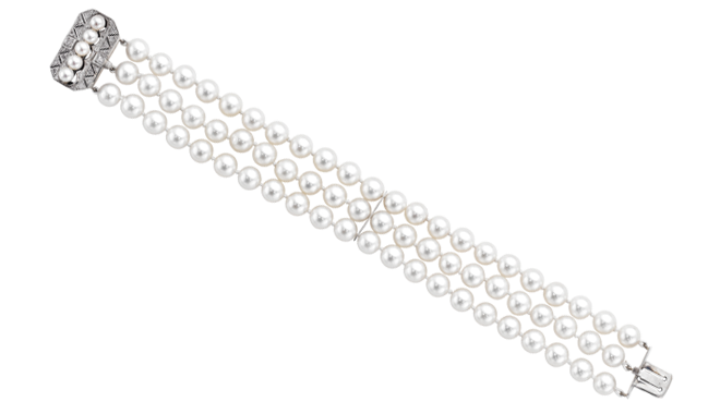 VSS083 | Mid C20th. A Diamond & Cultured Pearl Clasp on a Cultured Pearl Bracelet